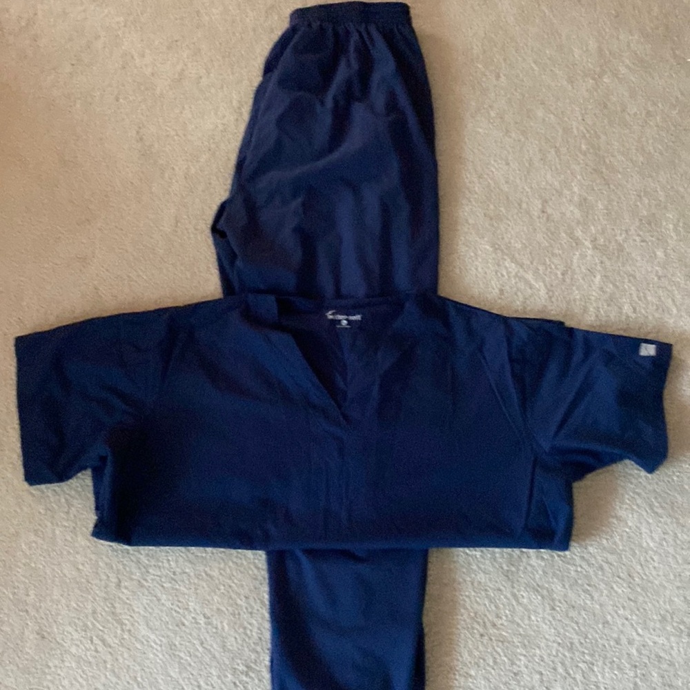 UA Womens butter soft scrub set size xl